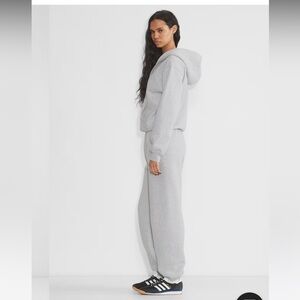 Like new Aritzia TNA gray mega fit sweatpant
